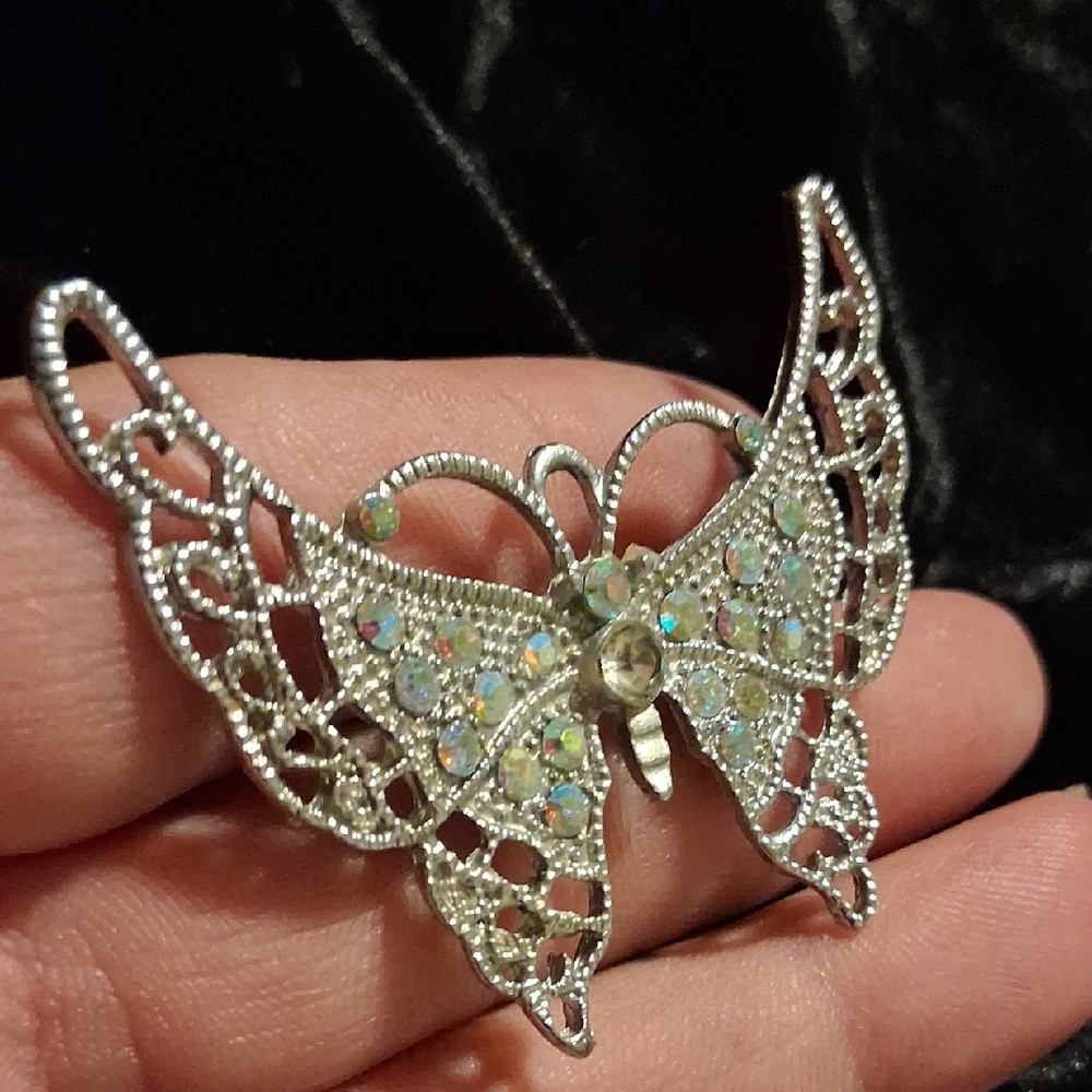Intricate Silver Filigree Butterfly Brooch - Picture 3 of 5